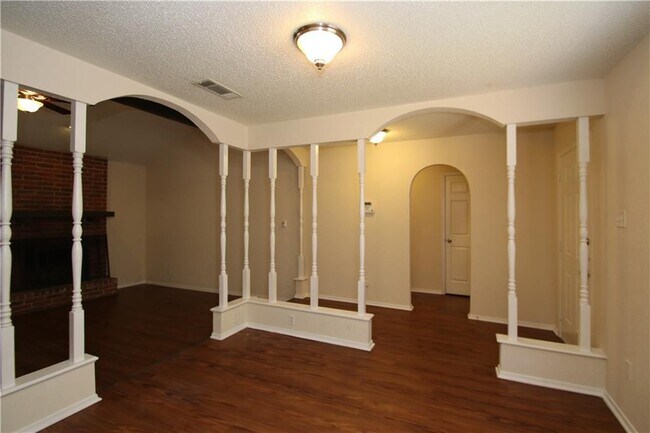 Photo - 7017 Crosswood Dr