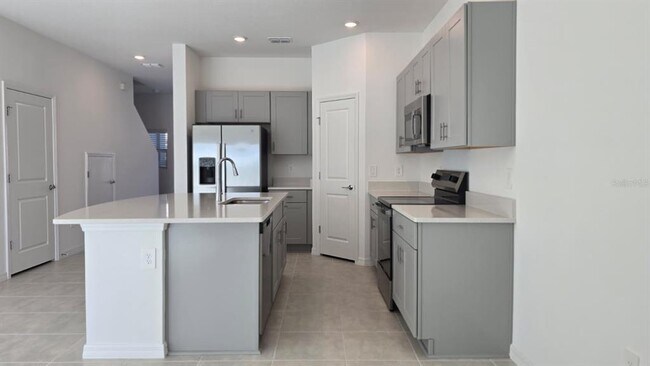 2220 Portrait St