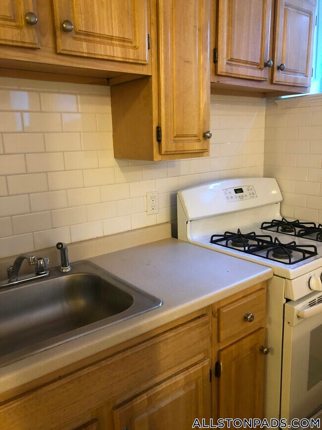 Building Photo - 1144 Commonwealth Ave Rental