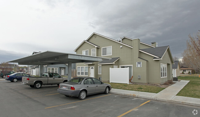 Chestnut Valley Townhomes - Chestnut Valley Townhomes