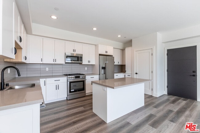 Photo - 857 Hayworth Ave Unit 202