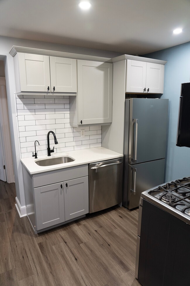 Photo - 22 Chapman St Unit Charming 2-Bedroom Apartm