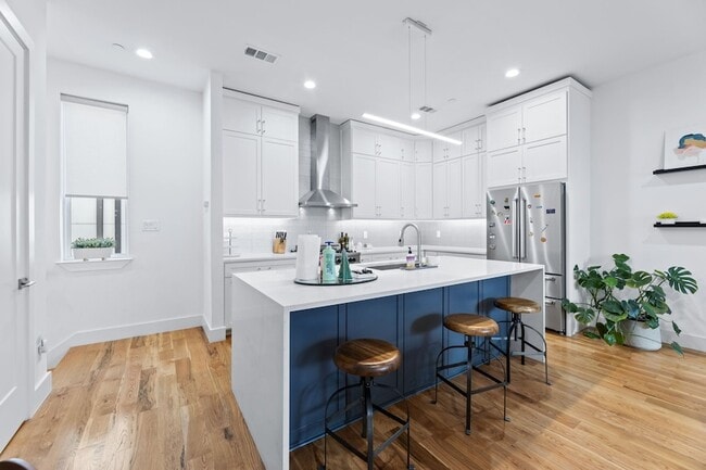 Photo - 2311 N Carroll Ave