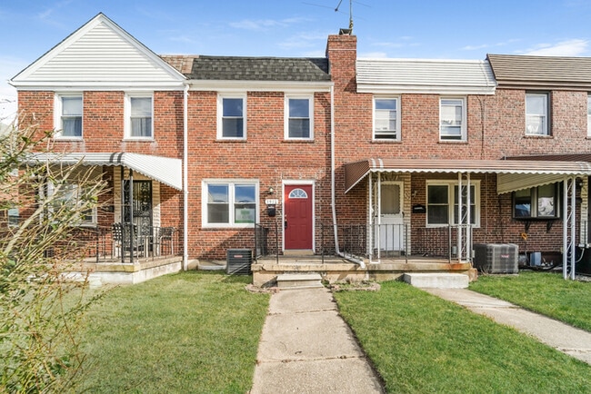 Building Photo - Charming 3 bedroom 1.5 bath townhouse in Dundalk