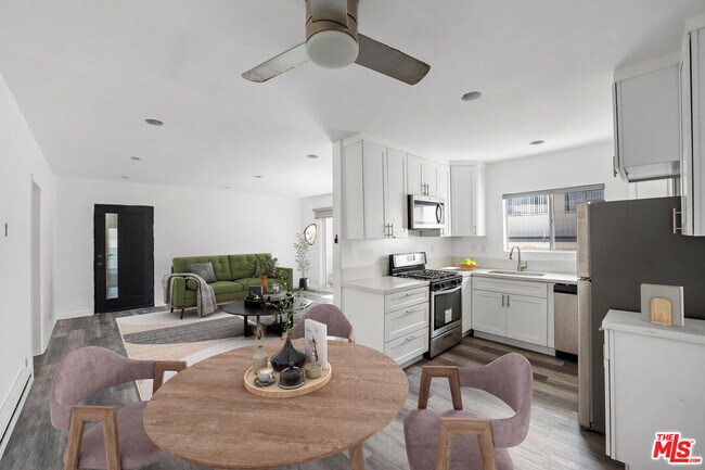 Photo - 733 Hayworth Ave Unidad 4