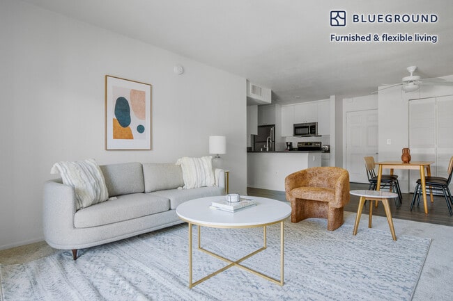 Photo - 3620 Barham Blvd Unidad FL2-ID720