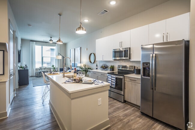 1BR, 1BA - 749SF - Kitchen