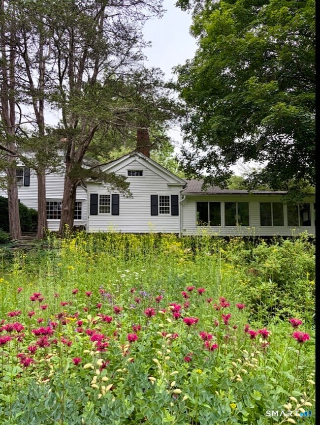 Photo - 320 Valley Rd