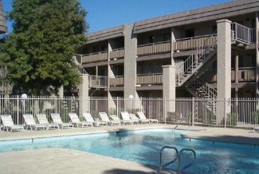 Pool - Bellridge Apartments