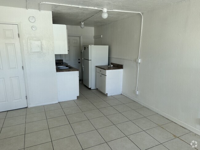 Building Photo - 1305 NW 2nd St Unit 1 Rental