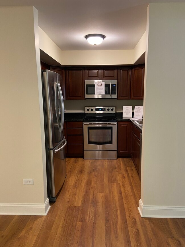 Building Photo - 43 Foxcroft Rd Unit Naperville
