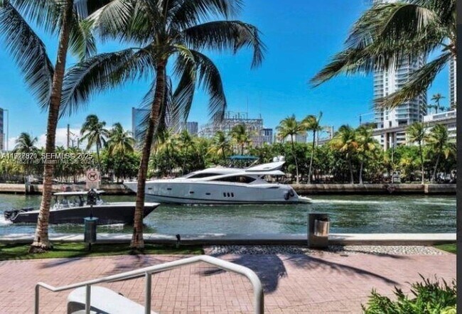 Photo - 185 SW 7th St Unit 1406