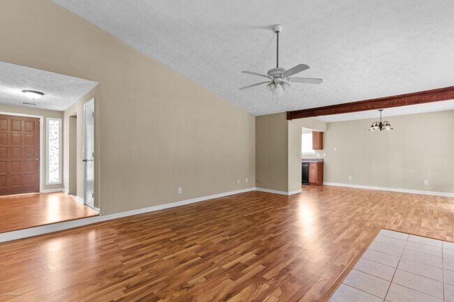 Photo - 625 Oxford Hall Dr SW