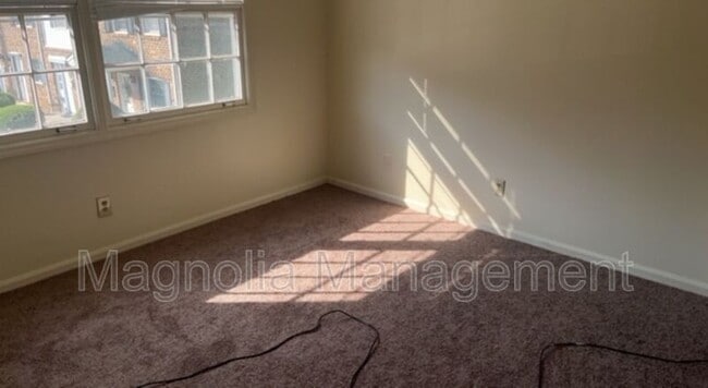 Photo - 1932 Oxford Rd Unit Apt H
