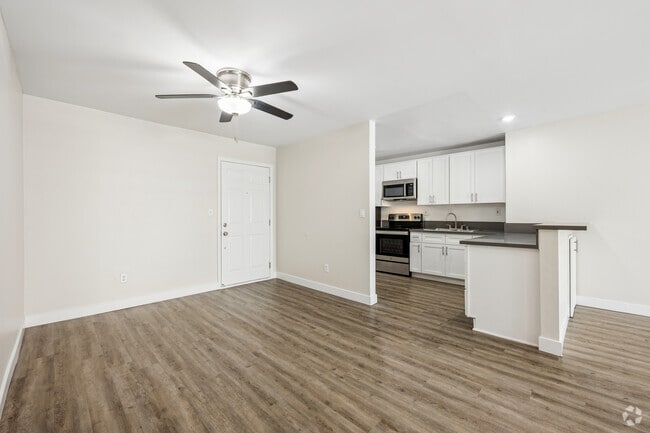 2BR, 2BA - 1050SF - Dining Room