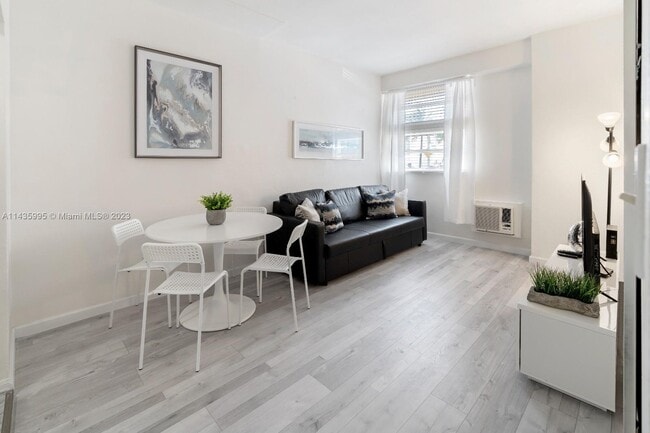 Photo - 3030 Collins Ave Unit 1C