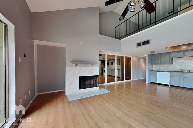 Photo - 14777 Wunderlich Dr Unidad 110