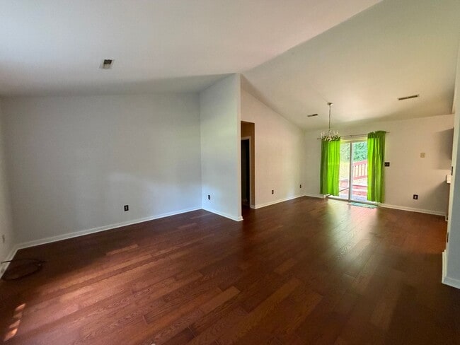Photo - 137 Snapdragon Rd