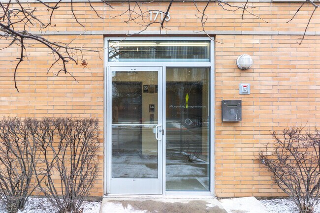 Entry - Sienna Court Condominium