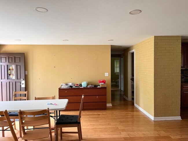 Photo - 236 Wellesley Ct