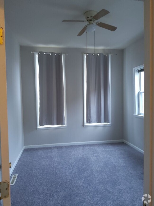 Building Photo - Little Italy Carriage House offering A/C a...