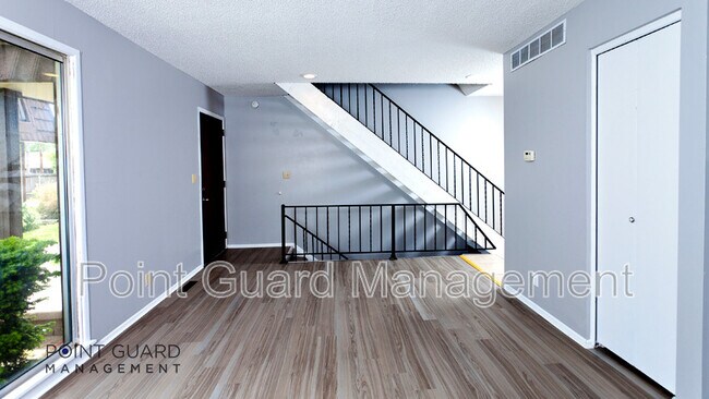 Photo - 855-863 S Broadview St