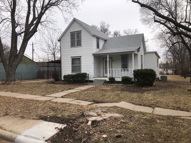 Building Photo - $849 - 2 bed 1 bath - Single Family Home