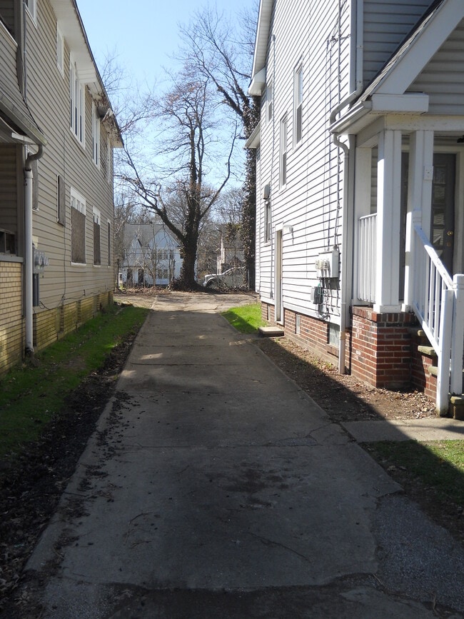 Photo - 896 Delia Ave Unit 3