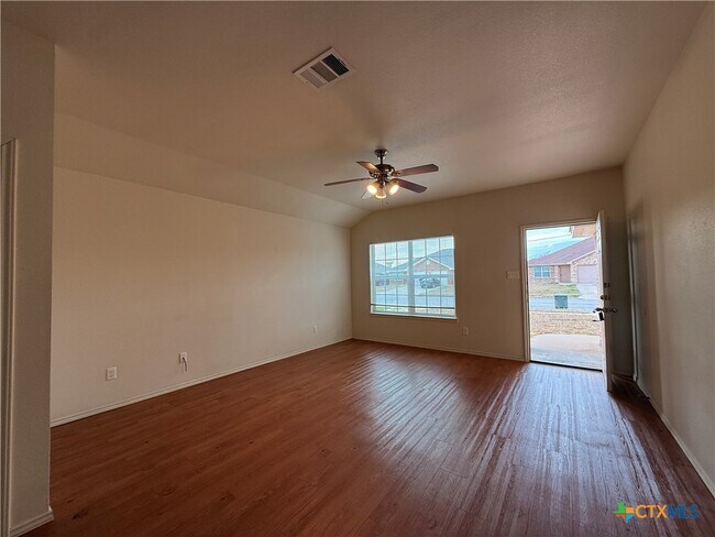 Photo - 6210 Temora Loop