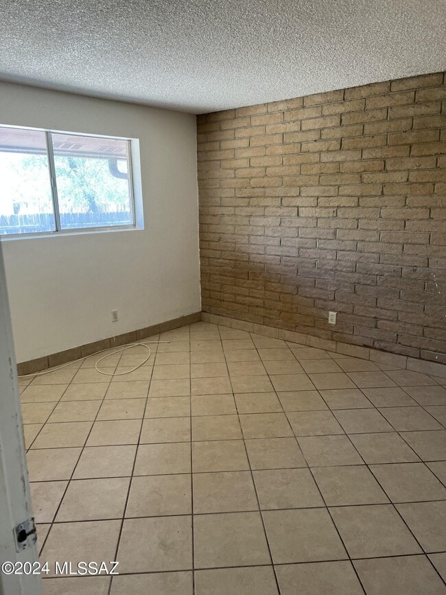 Photo - 51 E Mills Dr