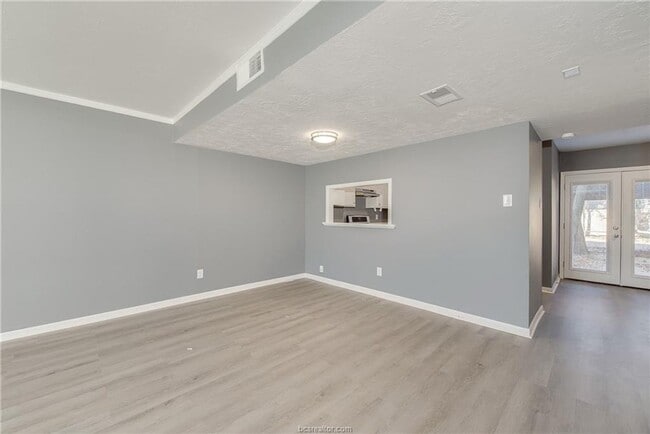 Photo - Bryan - 3 Bedroom / 1.5 bathroom / Carport / Back Yard, 2 Story unit.