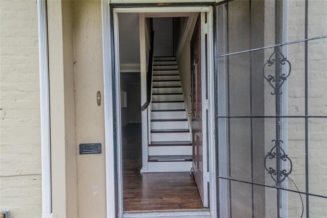 Photo - 2233 N MacGregor Way