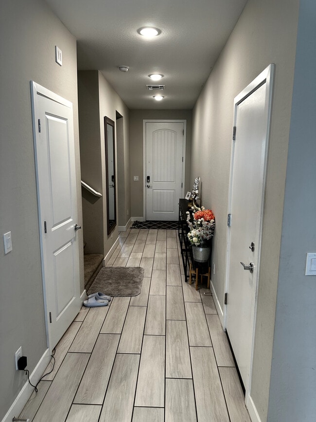 Photo - 1321 W Coyote Dr