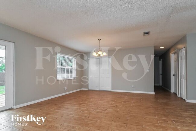 Photo - 6229 Florida Cir N