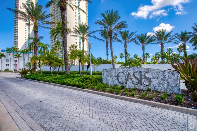 Building Photo - 3000 Oasis Grand Blvd Unit LPH1 Rental