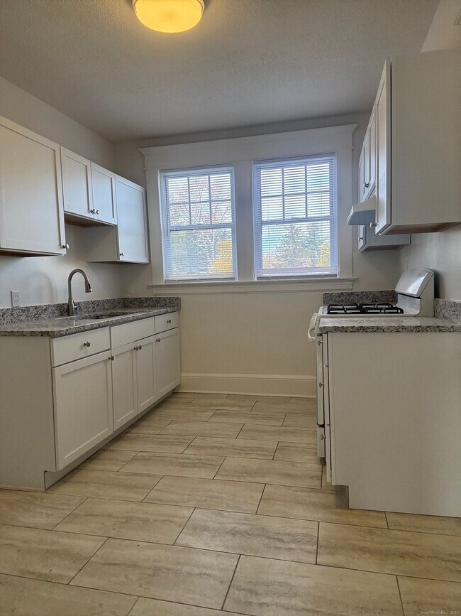 Photo - 155 Elm St Unit 6