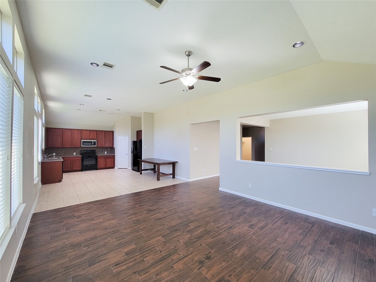 Photo - 3007 Meadow Prairie St