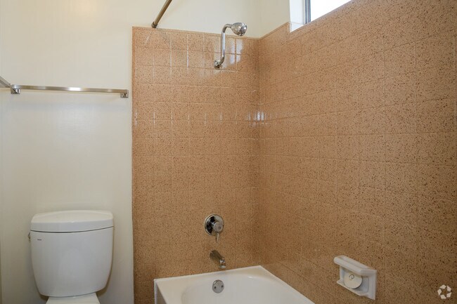 1BR, 1BA - 651 SF