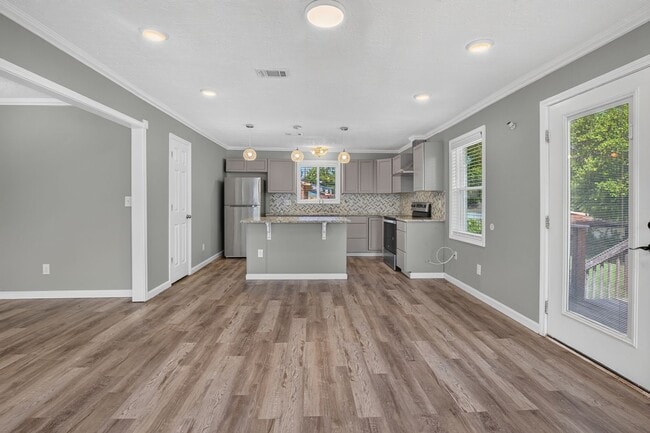 Photo - Beautiful Home 4 bedroom 3 bath