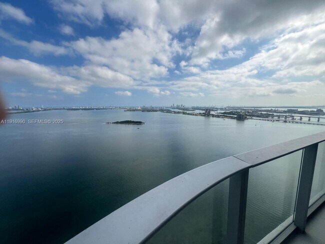 Building Photo - 700 NE 24th St Unit 3501