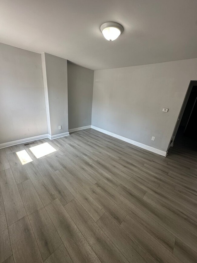 Photo - 2 Bed, 1 Bath Rowhome Available