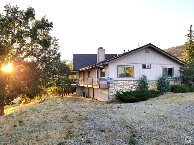 Building Photo - Coming Soon-Spacious & Modern 5-Bedroom Re... Rental