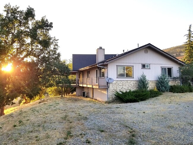 Building Photo - Coming Soon-Spacious & Modern 5-Bedroom Re... Rental
