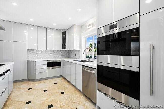 Photo - 4761 Bayview Dr