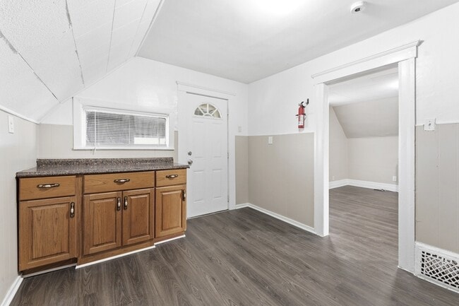 Photo - 332 Goddard Rd