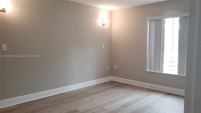 Photo - 4810 NW 79th Ave Unidad 206