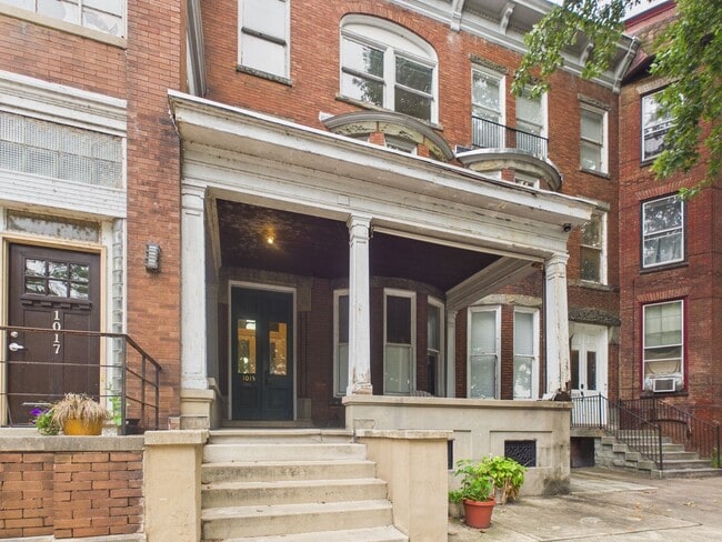 Building Photo - 1015 N Front St Unit 1015C