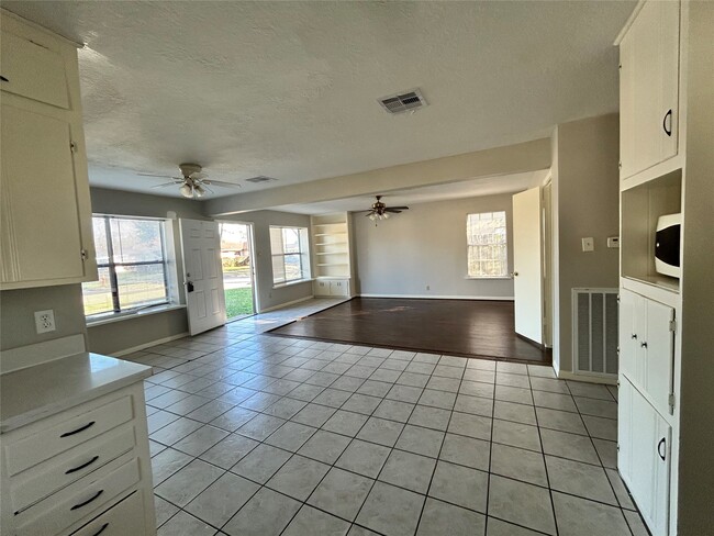 Photo - 2122 Purdue St