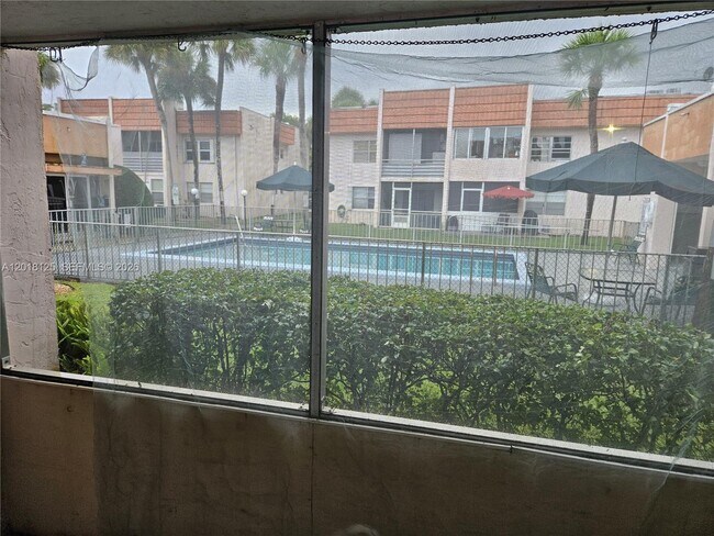 Photo - 7610 Stirling Rd Unidad 102C