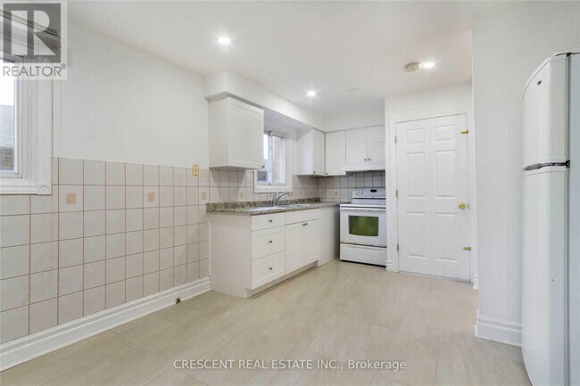 Photo - 4036 Dunmow Crescent